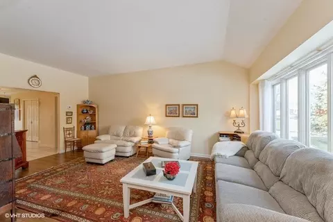 1402 Silhavy Cir, Valparaiso, IN 46383 photo 5