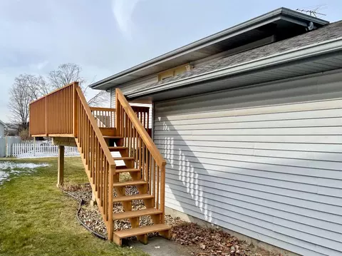 724 N Rueth Dr, Griffith, IN 46319 photo 3
