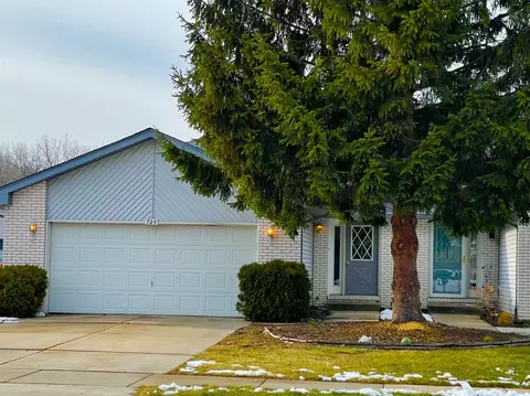 724 N Rueth Dr, Griffith, IN 46319 photo 2
