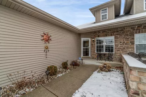 540 Cochran Dr, Crown Point, IN 46307 photo 2