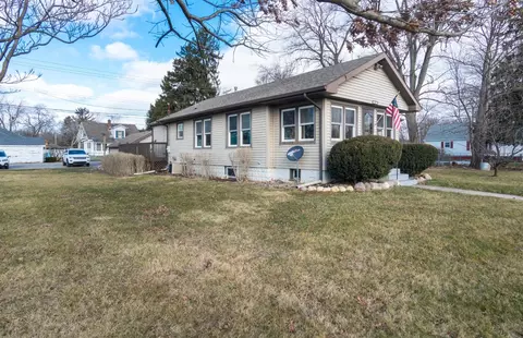 402 Lincoln St, Porter, IN 46304 photo 2