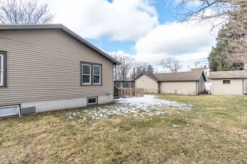 402 Lincoln St, Porter, IN 46304 photo 9