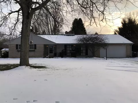 902 E 18th St, La Porte, IN 46350 photo 3