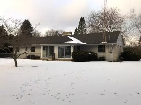 902 E 18th St, La Porte, IN 46350 photo 2