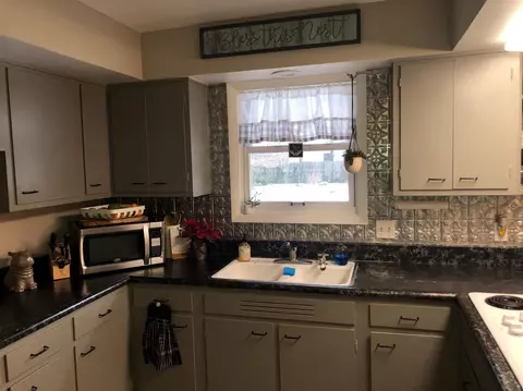 902 E 18th St, La Porte, IN 46350 photo 24