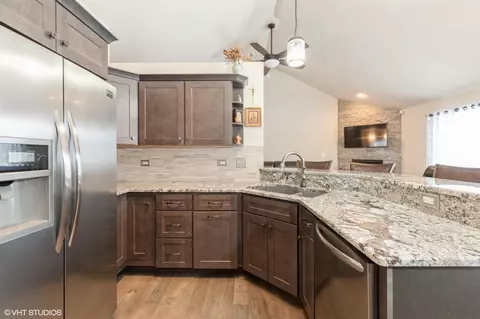 1024 Oak Grove Ct, Crown Point, IN 46307 photo 9