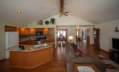 1852 Morningside Dr, Valparaiso, IN 46383 photo 6