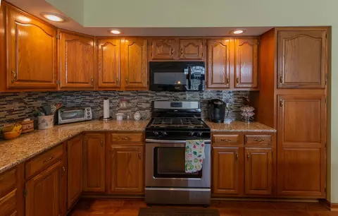 1852 Morningside Dr, Valparaiso, IN 46383 photo 8