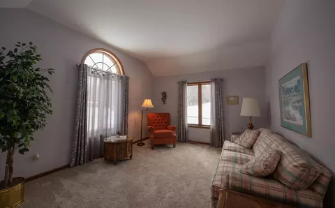 1852 Morningside Dr, Valparaiso, IN 46383 photo 3