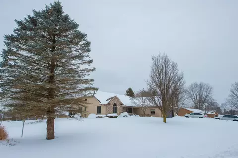 1852 Morningside Dr, Valparaiso, IN 46383 photo 2