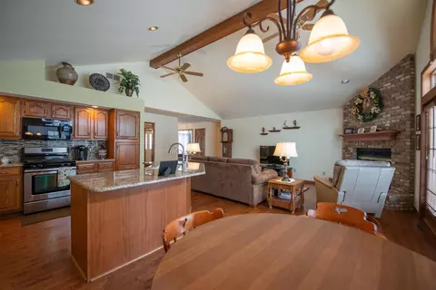 1852 Morningside Dr, Valparaiso, IN 46383 photo 9