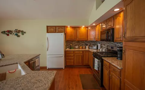 1852 Morningside Dr, Valparaiso, IN 46383 photo 7
