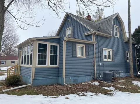 402 E First St, Wanatah, IN 46390 photo 3