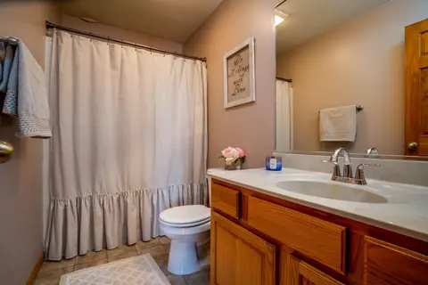 10316 Maumee Dr, De Motte, IN 46310 photo 10