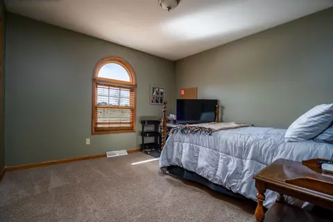 10316 Maumee Dr, De Motte, IN 46310 photo 12