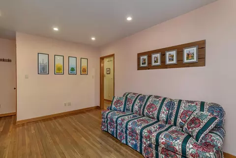 407 N Harvey St, Griffith, IN 46319 photo 6