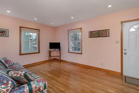 407 N Harvey St, Griffith, IN 46319 photo 4
