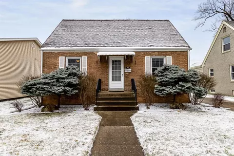 407 N Harvey St, Griffith, IN 46319 photo 2