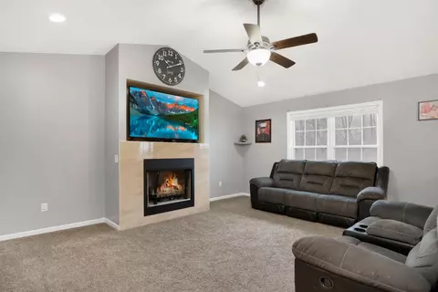 712 19th St, De Motte, IN 46310 photo 5