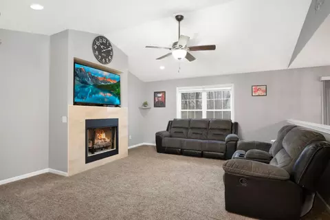 712 19th St, De Motte, IN 46310 photo 4