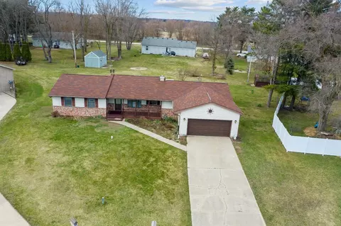 4875 E Robin Ct, Rolling Prairie, IN 46371 photo 2