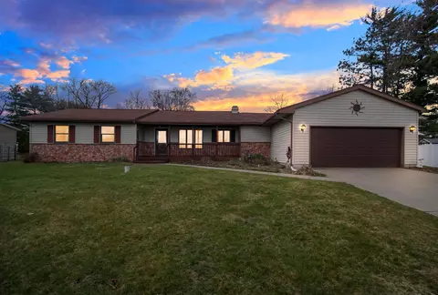 4875 E Robin Ct, Rolling Prairie, IN 46371 photo 1