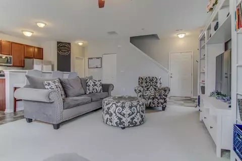 551 Clover Ln, Griffith, IN 46319 photo 5
