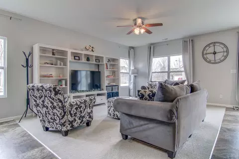 551 Clover Ln, Griffith, IN 46319 photo 4