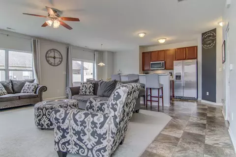 551 Clover Ln, Griffith, IN 46319 photo 2