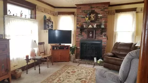 916 E St, La Porte, IN 46350 photo 7
