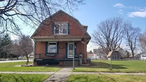 916 E St, La Porte, IN 46350 photo 1