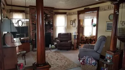 916 E St, La Porte, IN 46350 photo 5