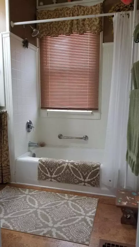 916 E St, La Porte, IN 46350 photo 14