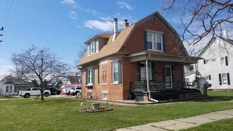 916 E St, La Porte, IN 46350 photo 2