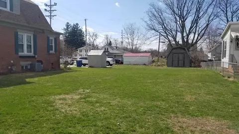 916 E St, La Porte, IN 46350 photo 3