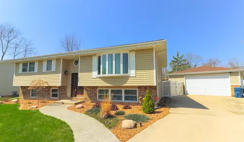 8324 Edison St, Crown Point, IN 46307 photo 1