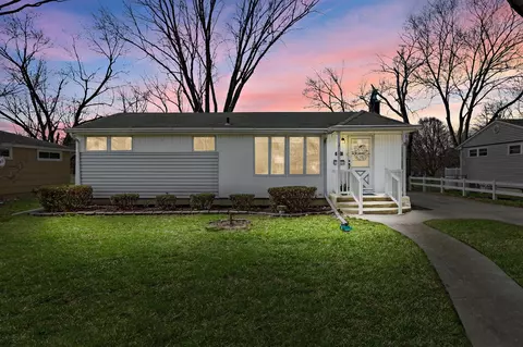 341 Maple Ln, Crown Point, IN 46307 photo 1