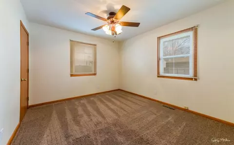 1006 E Oak St, Griffith, IN 46319 photo 9