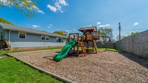 947 Apache Ct, Crown Point, IN 46307 photo 5
