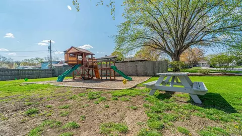 947 Apache Ct, Crown Point, IN 46307 photo 4