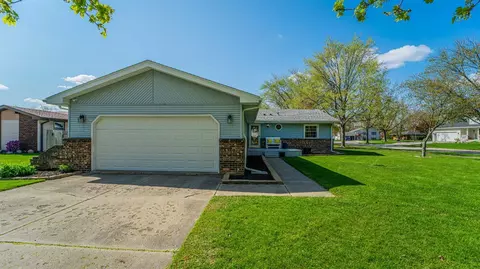 947 Apache Ct, Crown Point, IN 46307 photo 1