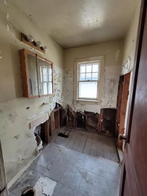 4644 Delaware St, Gary, IN 46409 photo 9