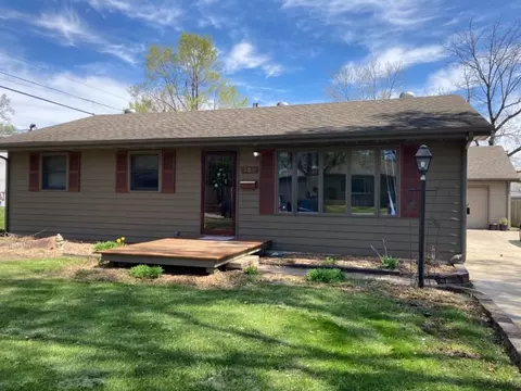 105 Pine St, Lowell, IN 46356 photo 2