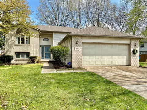 796 Cove Cir, Porter, IN 46304 photo 1