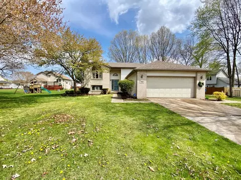 796 Cove Cir, Porter, IN 46304 photo 2