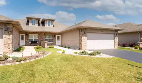 440 Cochran Dr, Crown Point, IN 46307 photo 1