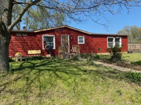 102 E Carter St, Wheatfield, IN 46392 photo 1