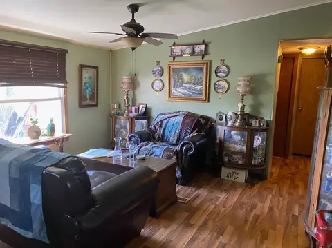 102 E Carter St, Wheatfield, IN 46392 photo 4