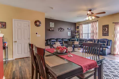 923 Flagstone Dr, Dyer, IN 46311 photo 4