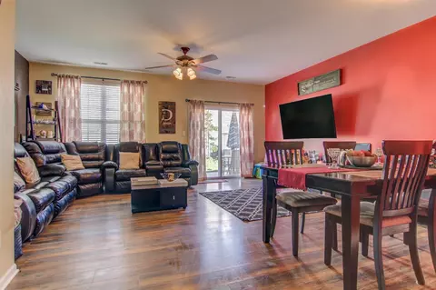 923 Flagstone Dr, Dyer, IN 46311 photo 2